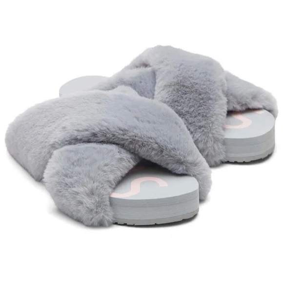 Toms Susie Eva Cross-Over Slippers Grey Plush Faux Fur House Bedroom NIB - Picture 1 of 8